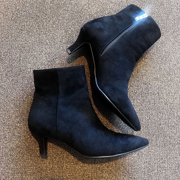 Pointed toe faux suede booties - Picture 3 of 3